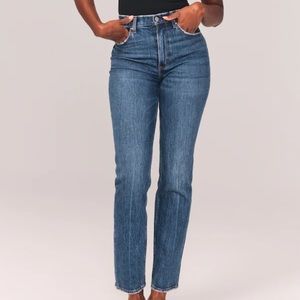 A&F Curve Love 90s Ultra High Rise Straight Jeans